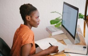 Learning Together or Learning Alone What Really Shapes Online Education Today